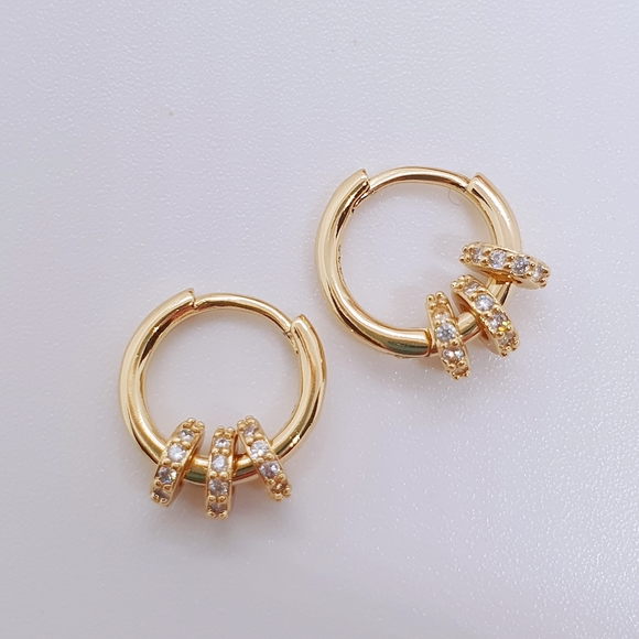 Jewelry - 18ct Gold Plated Hoop Link Huggie Hoop Earrings